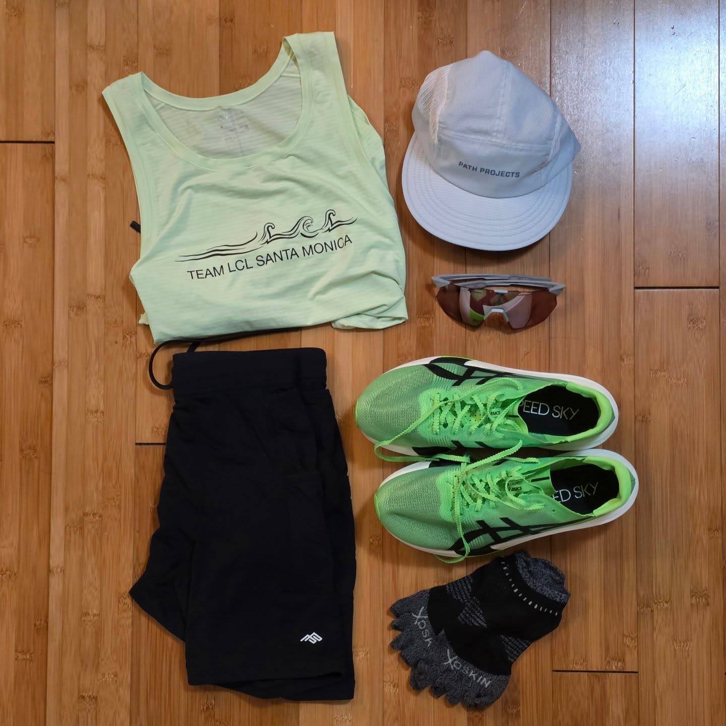Curious where my fitness is at, so Venice Beach Half-Marathon tomorrow. Garmin and Strava think 1:52–1:53 is in play. I’m not so sure. We'll see what happens. 🤷🏻‍♂️

The gear:
🧢 @pathprojects saguaro cap
🕶️ @100percent hypercraft sq
🎽 @teamlcl @alwrld singlet
🩳 @pathprojects sentinel tights
🧦 @xoskinusa xotoes
👟 @asicsrunning Meta Speed Sky Tokyo 

#garminpredicts #venicehalfmarathon #runla #raceday #halfmarathonPost