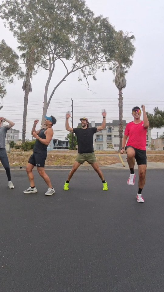 Why it's worth waking up early every Friday morning...

#FridayMorningRun #MorningMiles #RunCommunity 
#RunnerLife #MovementIsMedicineReel